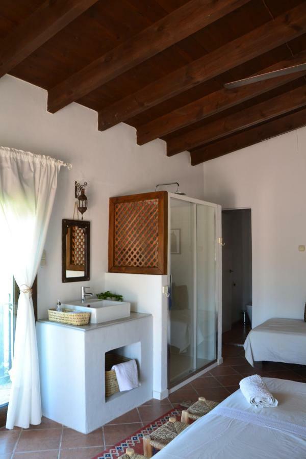 Bed and Breakfast The African House à Tolox Extérieur photo