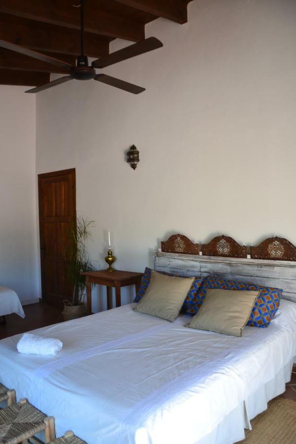 Bed and Breakfast The African House à Tolox Extérieur photo