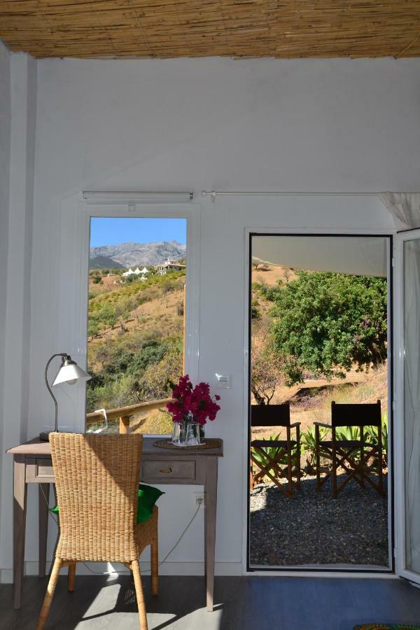 Bed and Breakfast The African House à Tolox Extérieur photo
